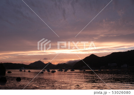 伊豆下田の海辺の夕暮れ 53026080