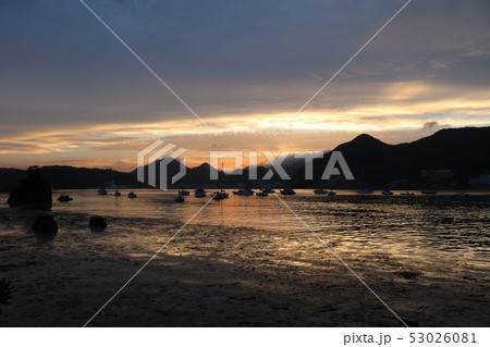 伊豆下田の海辺の夕暮れ 53026081