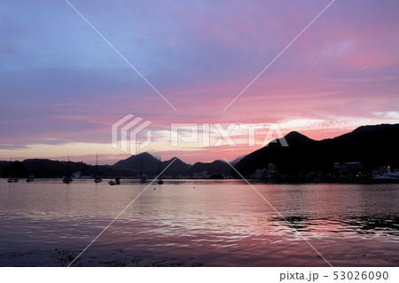 伊豆下田の海辺の夕暮れ 53026090