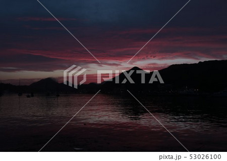 伊豆下田の海辺の夕暮れ 伊豆下田の海辺の夕暮れ 53026100
