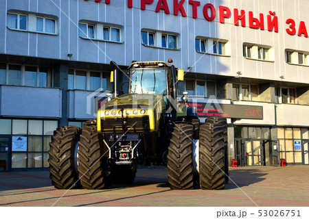 Assembly line of Tractors agricultural machinery  53026751