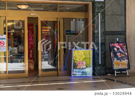 パチンコ ガラス越し撮影 53029948