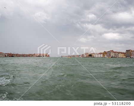 Panorama of Venice in cloudy cloudy weather. 53118200