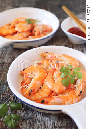 Two portions of fried shrimp and spicy red sauce Two portions of fried shrimp and spicy red sauce 53127719