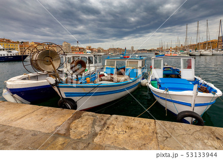 Marseilles. Fishing boats near the pier in the old port. 53133944