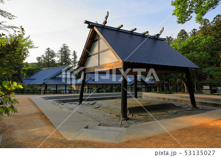 弥彦神社　境内相撲場 53135027