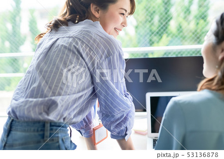ビジネス ミーティング ビジネス ミーティング 53136878