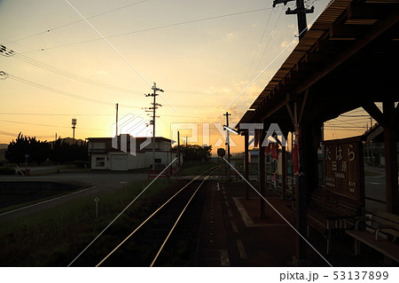 北条鉄道　夕景  【 田原駅付近 】　兵庫県加西市 53137899