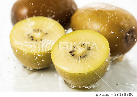 新鮮なゴールドキウイのイメージ 53138880