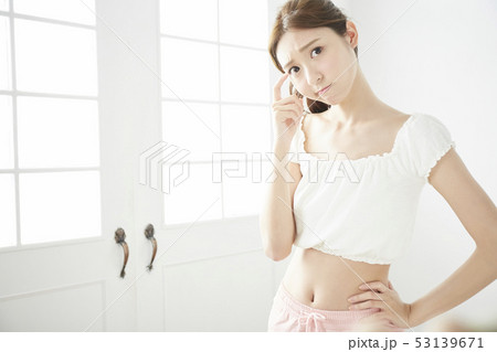 女性　ビューティー　ダイエット 53139671