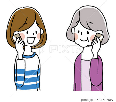 スマートフォンで会話する若い女性とシニア女性 53141985