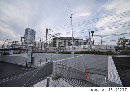 日本の横浜都市景観 長津田駅周辺(左奥は長津田駅前のタワーマンション) 日本の横浜都市景観 長津田駅周辺(左奥は長津田駅前のタワーマンション) 53142237