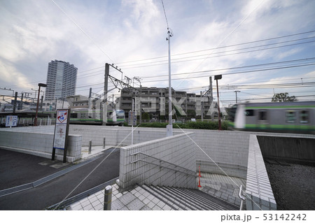 日本の横浜都市景観 長津田駅周辺(左奥は長津田駅前のタワーマンション) 日本の横浜都市景観 長津田駅周辺(左奥は長津田駅前のタワーマンション) 53142242
