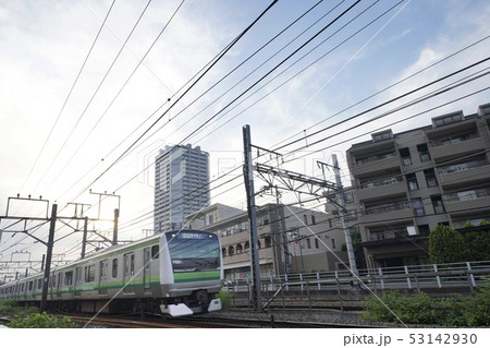 日本の横浜都市景観 長津田駅周辺(左奥は長津田駅前のタワーマンション) 日本の横浜都市景観 長津田駅周辺(左奥は長津田駅前のタワーマンション) 53142930
