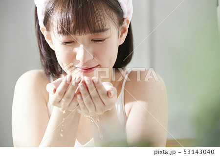 女性　ビューティー 53143040