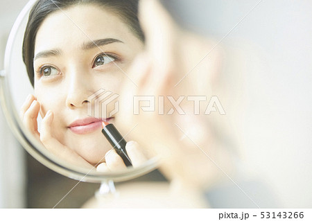 女性　ビューティー 53143266