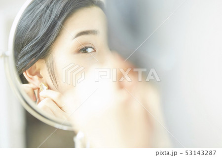 女性　ビューティー 53143287