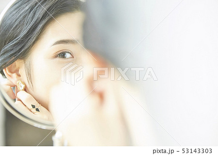 女性　ビューティー 53143303