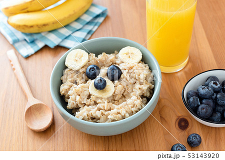 Oatmeal porridge with funny animal face Oatmeal porridge with funny animal face 53143920