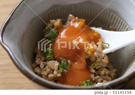 ひきわり納豆 卵黄のせ 53145156