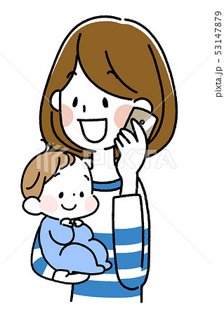 スマートフォンで会話する若い母親 53147879