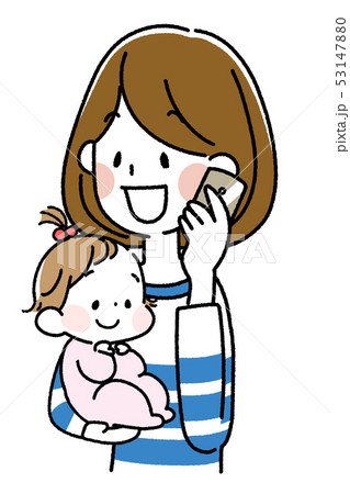 スマートフォンで会話する若い母親 53147880