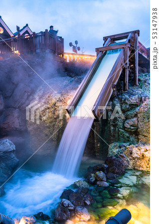 《群馬県》草津温泉・湯畑《夜景》 53147938