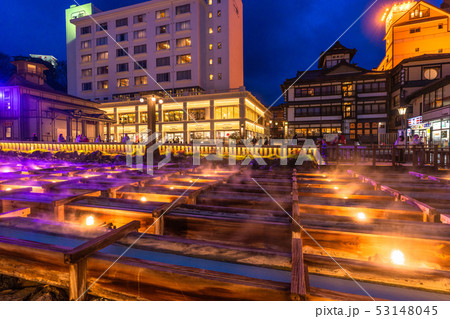《群馬県》草津温泉・湯畑《夜景》 《群馬県》草津温泉・湯畑《夜景》 53148045