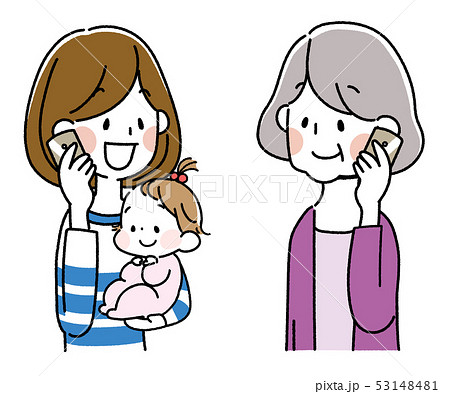 スマートフォンで会話する若い母親とシニア女性 53148481