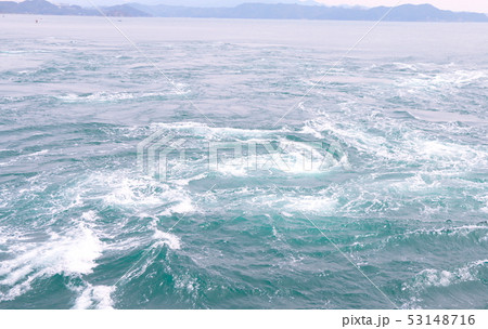 水しぶき・波しぶきの背景素材 水しぶき・波しぶきの背景素材 53148716