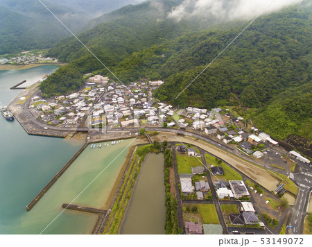 宇検村湯湾の空撮 (奄美大島) 53149072