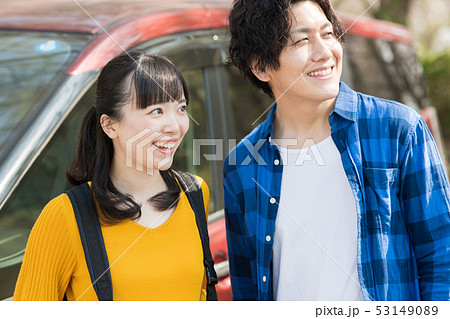 ドライブデート 日本人カップルの写真素材