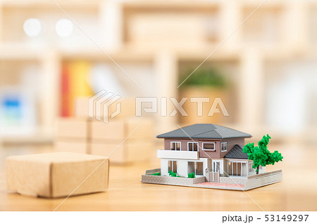 引越しイメージ 家 住宅ローン 不動産イメージ ミニチュア 模型 家 引越しイメージ 家 住宅ローン 不動産イメージ ミニチュア 模型 家 53149297