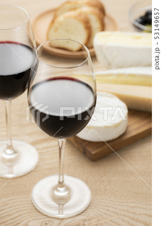 チーズの盛合せとワイン 53149657