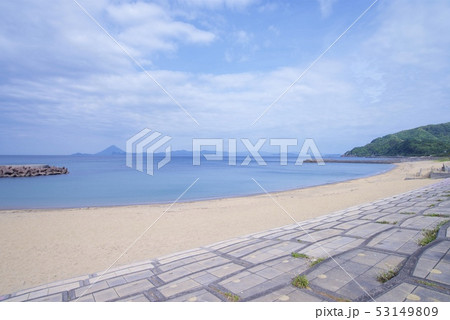 道の駅根占付近の海岸から眺める開聞岳 53149809