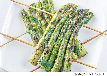 Grilled asparagus rafts with sesame seeds 53152131