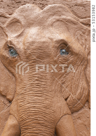 Stucco elephant statue 53153982
