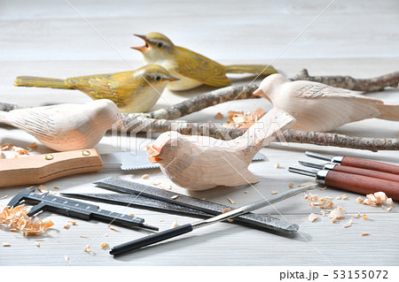 バードカービング。野鳥の木彫刻、野鳥彫刻。彩色済はウグイスです。※素人の製作途中の作品です。 53155072