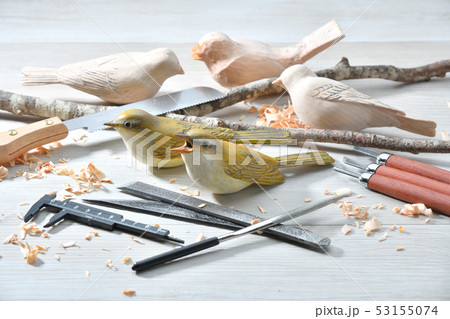 バードカービング。野鳥の木彫刻、野鳥彫刻。彩色済はウグイスです。※素人の製作途中の作品です。 53155074