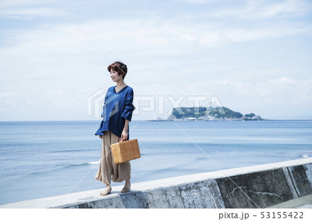 女性　旅行　海　湘南　ショートトリップ　散策　散歩　一人旅 53155422