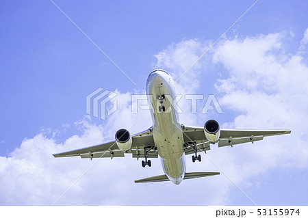 着陸する飛行機  ボーイング767-300 53155974