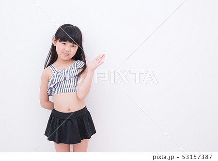 水着を着る小学生の女の子の写真素材