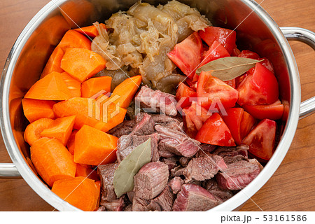 カレーの作り方 煮込む前の食材イメージ カレーの作り方 煮込む前の食材イメージ 53161586
