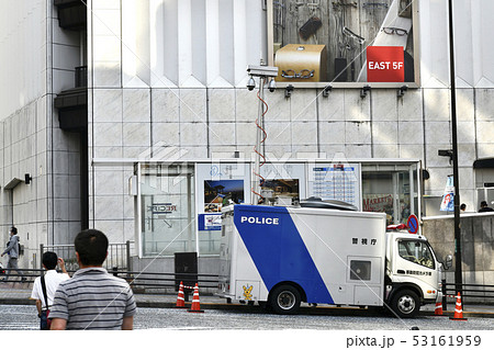 日本の東京都市景観　原町田大通りの「JR町田駅前北」に配備された移動防犯カメラ車 53161959