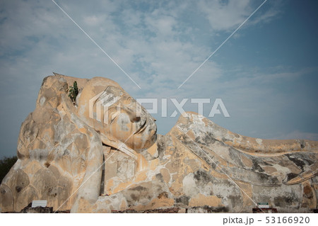 ワット・ロカヤスタ(寝仏の寺)ストリートファイターのサガットのステージのモデルと言われています ワット・ロカヤスタ(寝仏の寺)ストリートファイターのサガットのステージのモデルと言われています 53166920