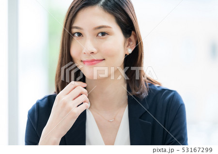ビジネスシーン　女性 53167299
