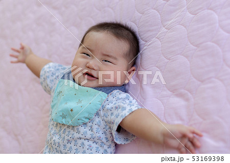 生後5ヵ月の赤ちゃん 53169398