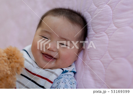 生後5ヵ月の赤ちゃん 53169399