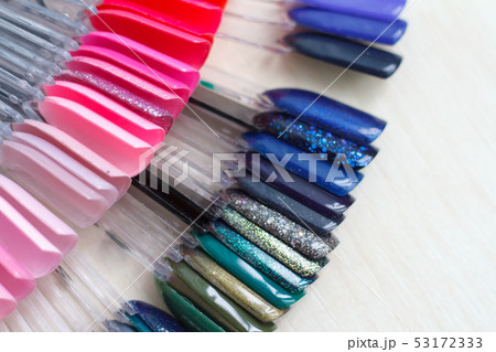 close-up shiny gel lacquer, feminine nail art, 53172333