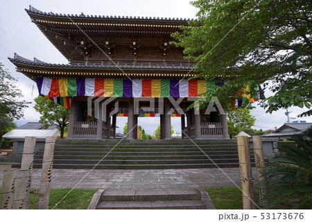 蓮華院誕生寺の南大門（熊本県玉名市） 53173676